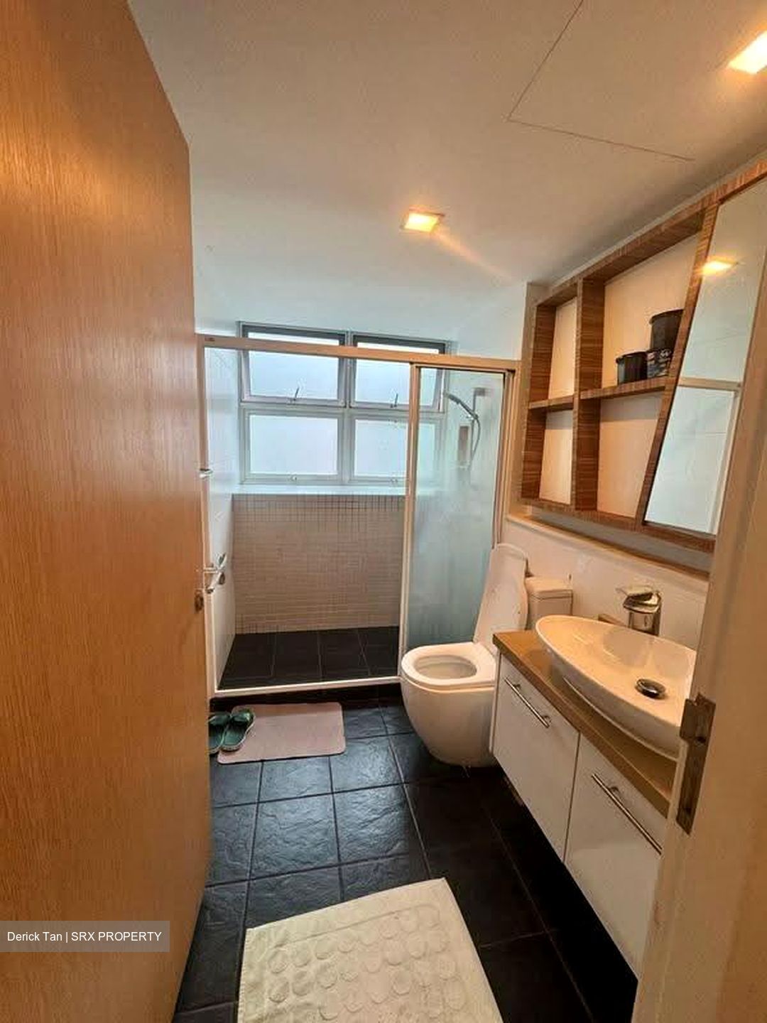The Esparis (D18), Condominium #635527821